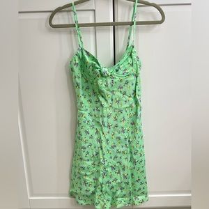 Light Green floral prints twist knot front strappy mini summer dress. NWT